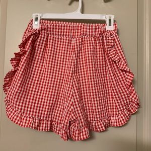 Precious gingham ruffled shorts